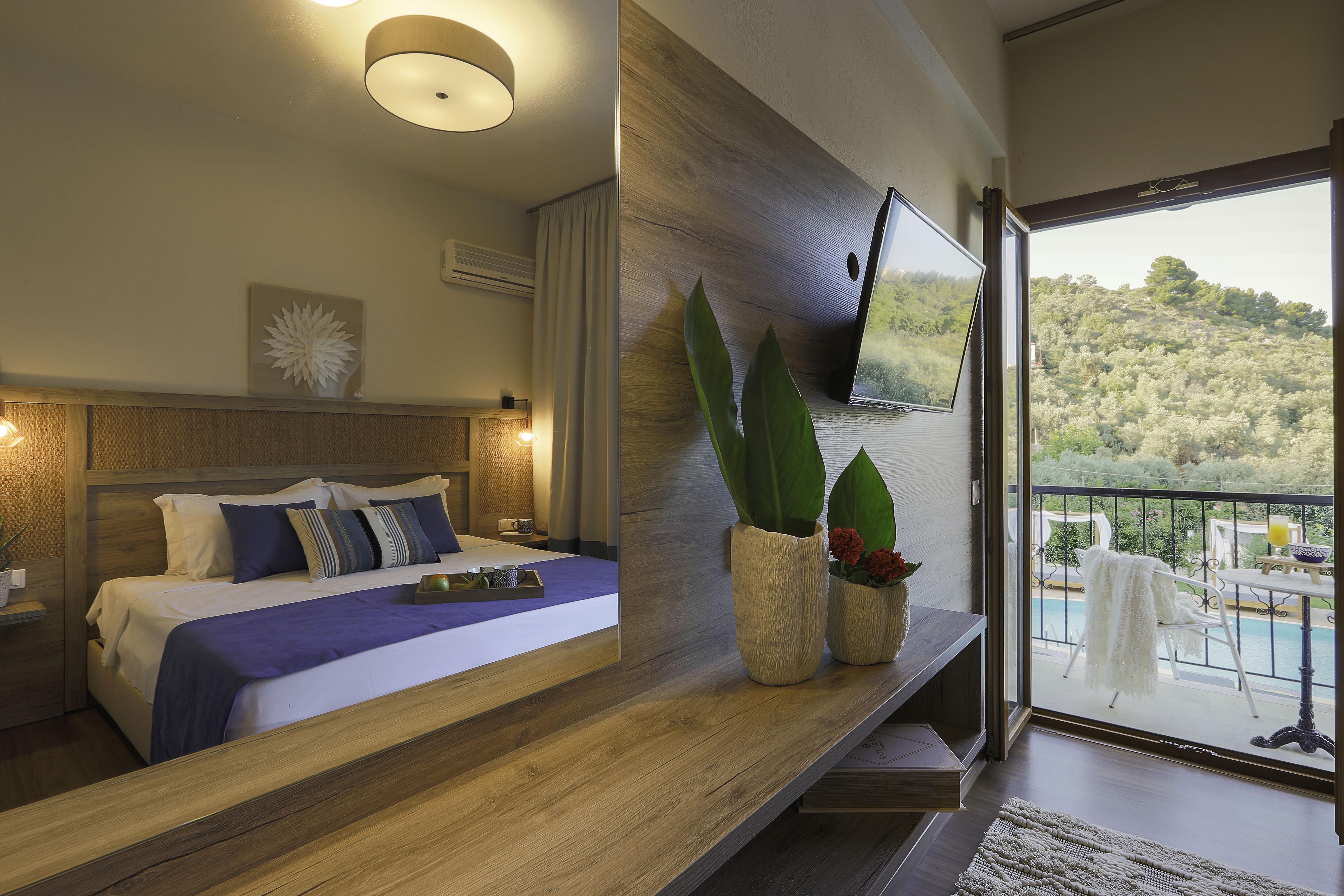 Avaton Hotel, Philian &