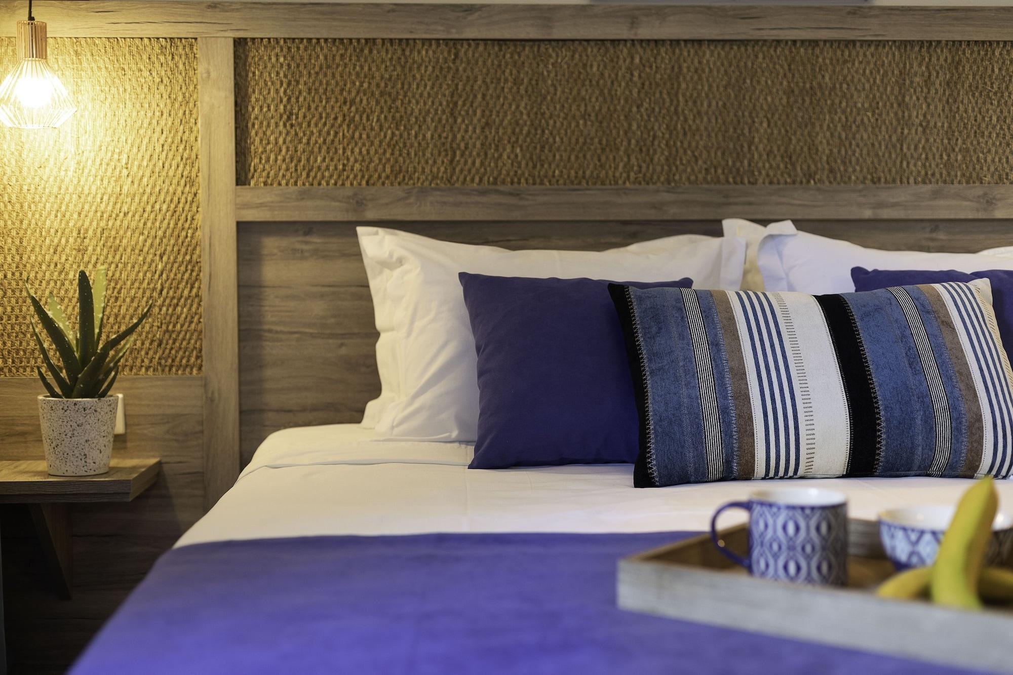 Avaton Hotel, Philian & Отель